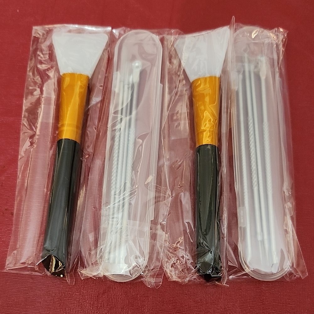 NEW Two Sets Of 4 pc blackhead Remover Tools And Two 1 Pc Silicon Mask Brush